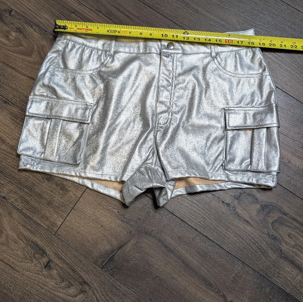 Ci Sono Silver Shorts Sleek Modern‎ Design Size 1X